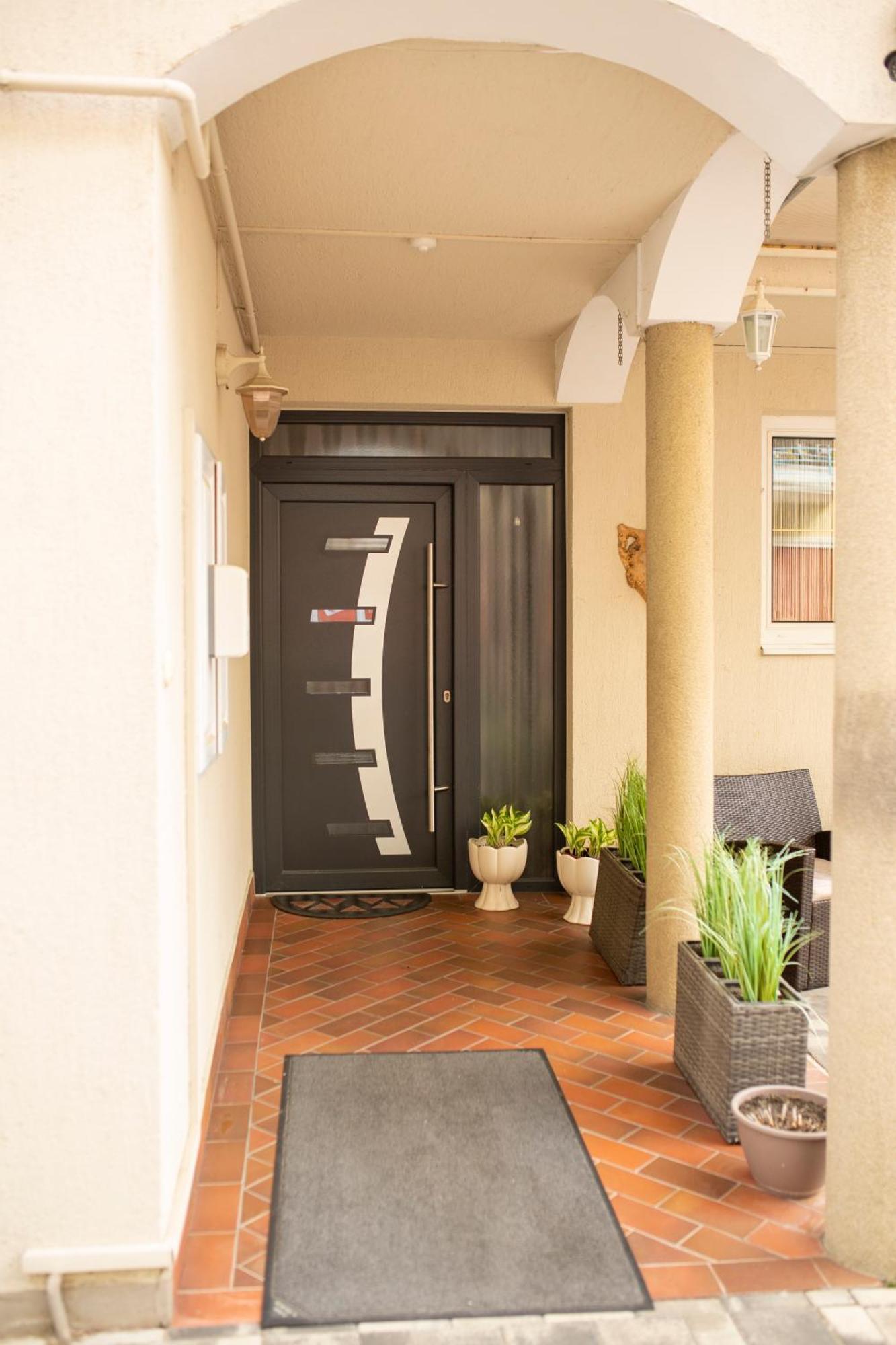 Huerkecz Apartmanhaz Хевиз Экстерьер фото