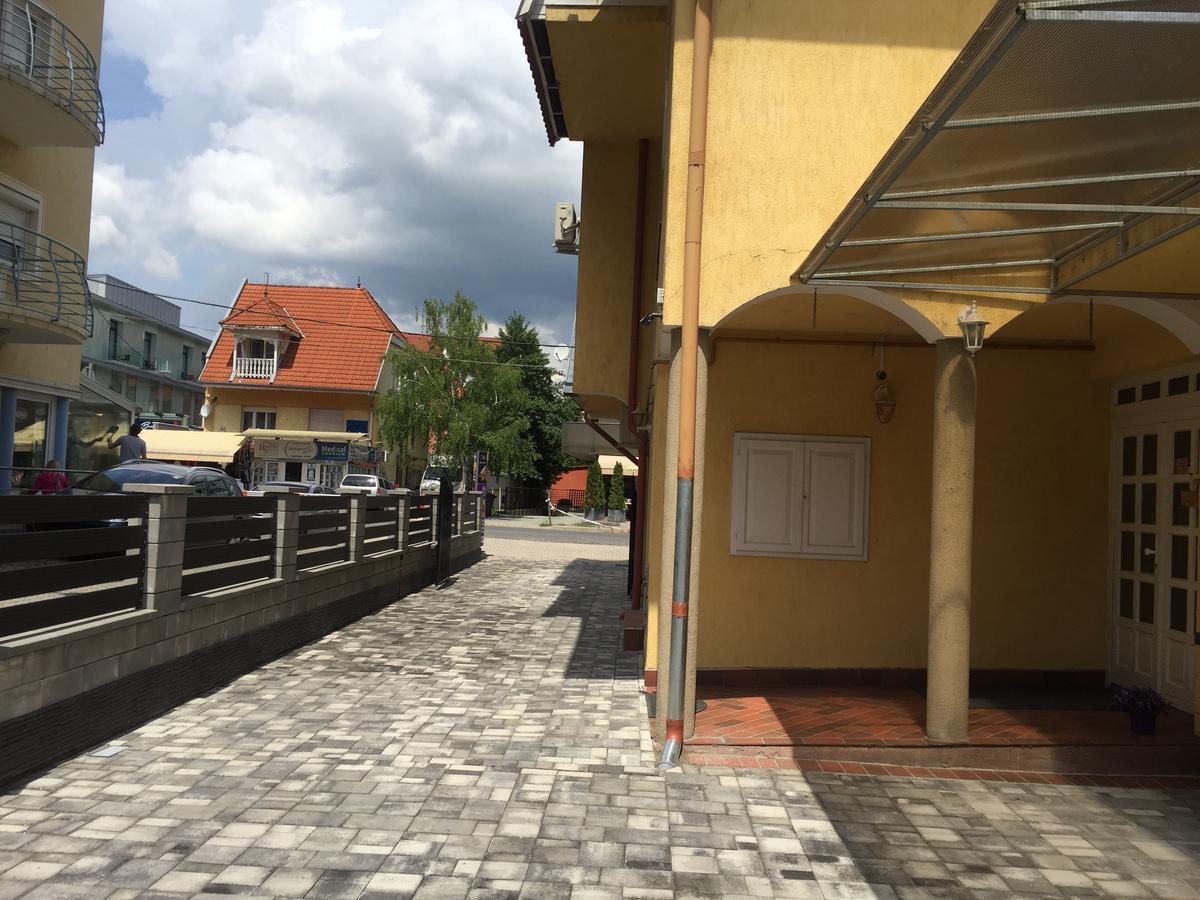 Huerkecz Apartmanhaz Хевиз Экстерьер фото