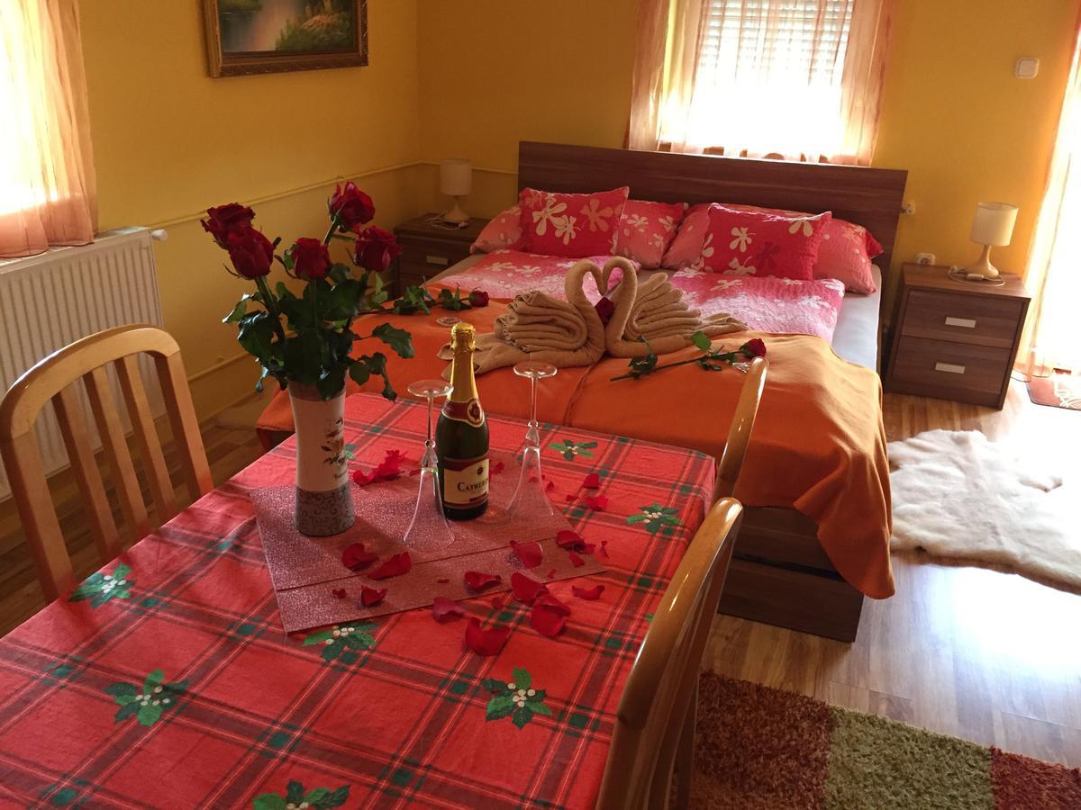 Huerkecz Apartmanhaz Хевиз Экстерьер фото